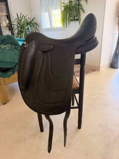 Selle dressage Devoucoux 18 pouces 