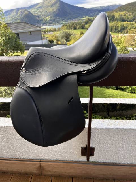 Selle cuir noir poney 15"