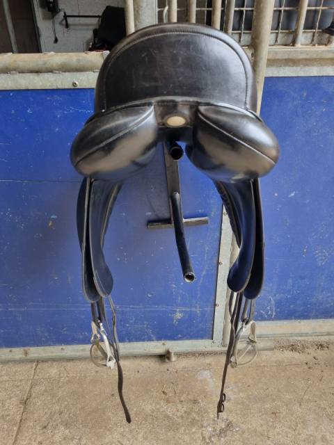 Selle de dressage 