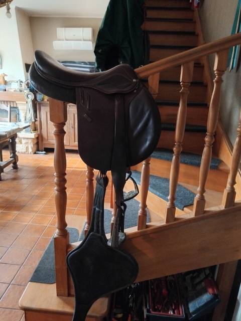 selle obstacles DEVOUCOUX récente et équipé 