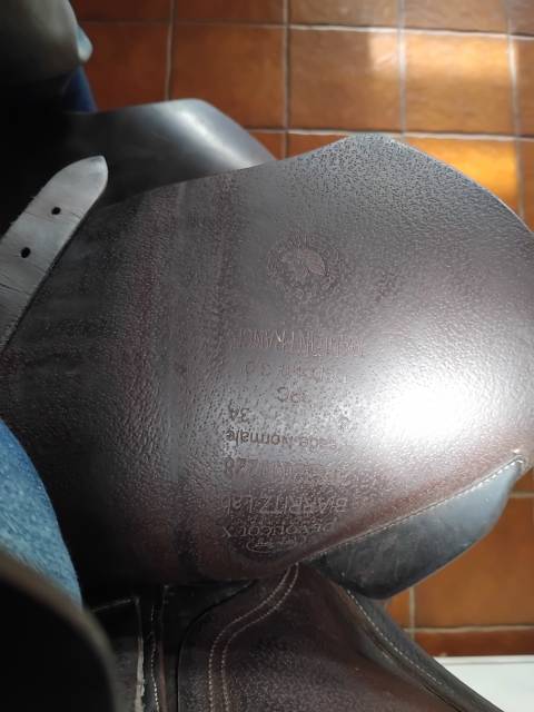 selle obstacles DEVOUCOUX r&eacute;cente et &eacute;quip&eacute; 
