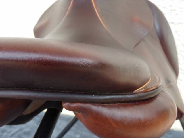 Selle Obstacle Childeric en superbe &eacute;tat 17'