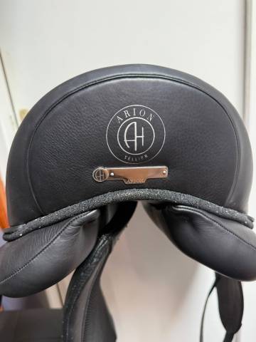 Selle dressage Arion 2024 / D4, Si&egrave;ge taille 18 avec Q2