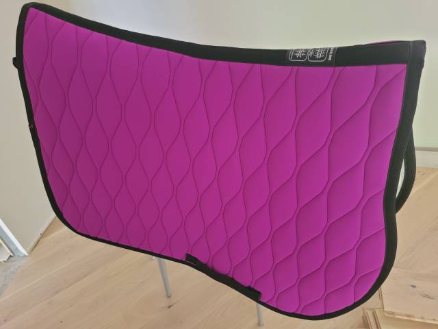 Tapis de selle Equiline Violet cso