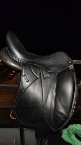 Selle dressage makila