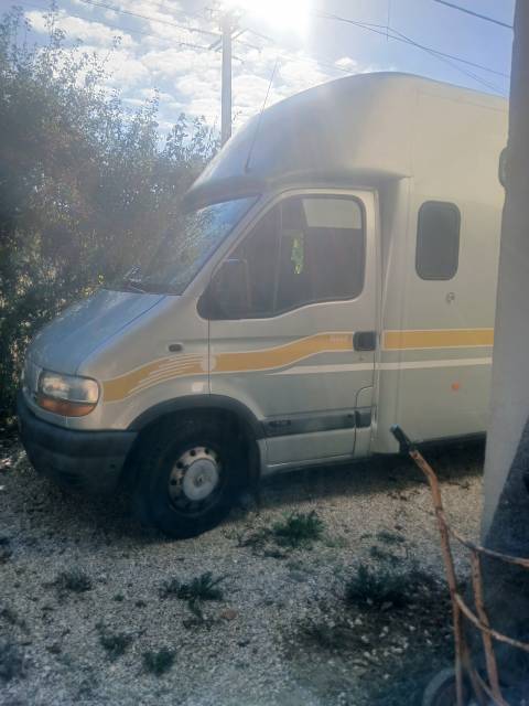 Camion vl 2 chevaux  renault master theault