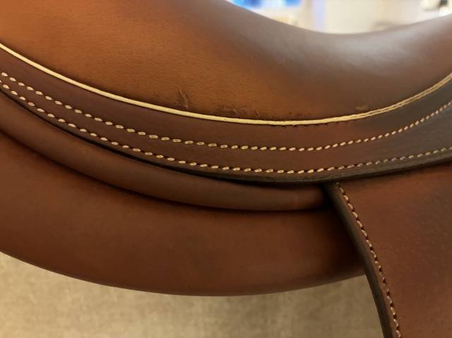 Selle Butet semi-creux 17,5
