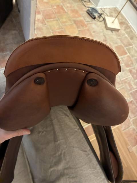 Selle Butet semi-creux 17,5