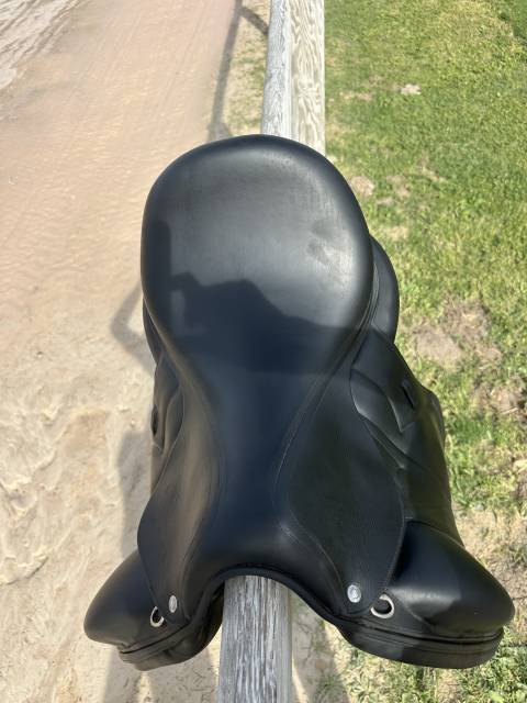 Selle dressage Devoucoux 