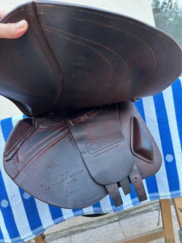 Selle d&rsquo;obstacle CWD SE02 &ndash; 17&rdquo; &ndash; 2C &ndash; 2019
