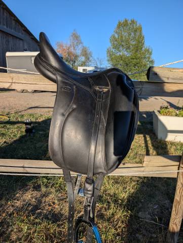 Selle dressage Devoucoux 