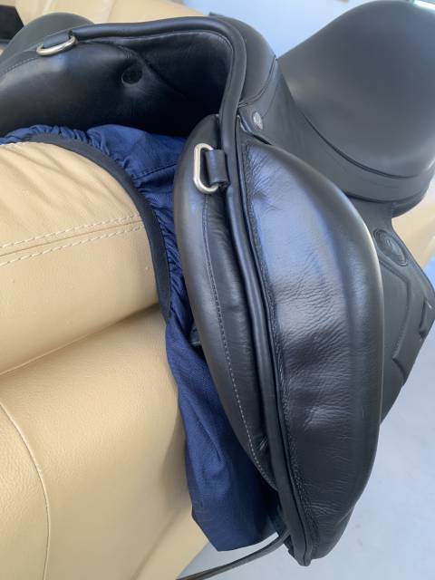 Selle de dressage signature Antares 17,5