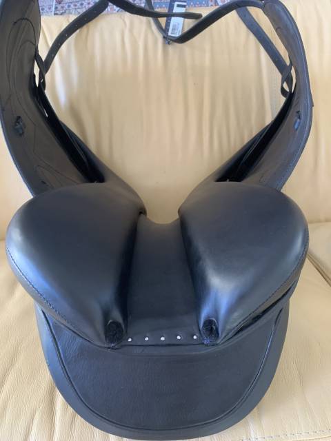 Selle de dressage signature Antares 17,5
