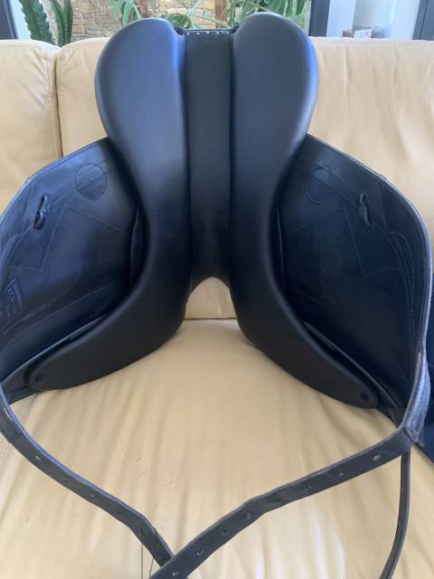 Selle de dressage signature Antares 17,5