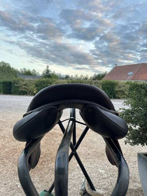 Selle d'obstacle Devoucoux Biarritz O 17,5" (2025) &mdash; Ex