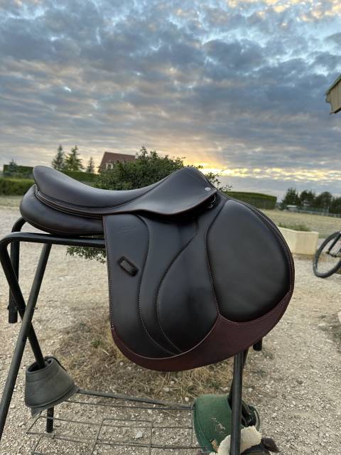 Selle d'obstacle devoucoux biarritz o 17,5