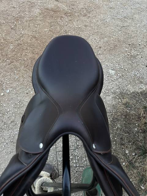 Selle d'obstacle Devoucoux Biarritz O 17,5" (2025) &mdash; Ex