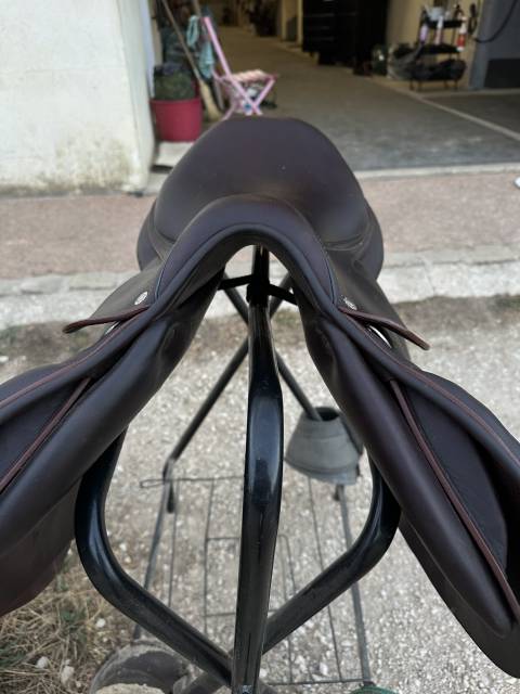 Selle d'obstacle Devoucoux Biarritz O 17,5" (2025) &mdash; Ex