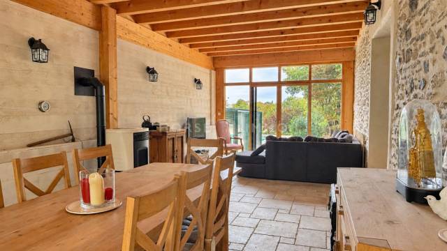 Propriété équestre de caractère, trois logements et cadre ve