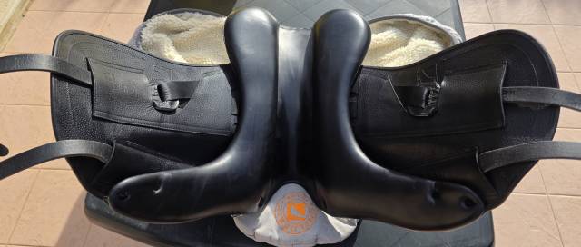 Selle de dressage Childeric DJO si&egrave;ge 17,5 