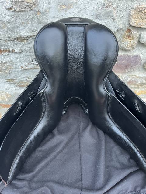 Selle dressage Fairfax Low Wither 