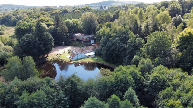 Ancien moulin rénové sur 5,7 ha – écurie 10 boxes – mor