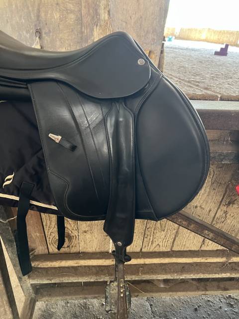 Selle &eacute;quipe taille 18 mod&egrave;le EK go carbone