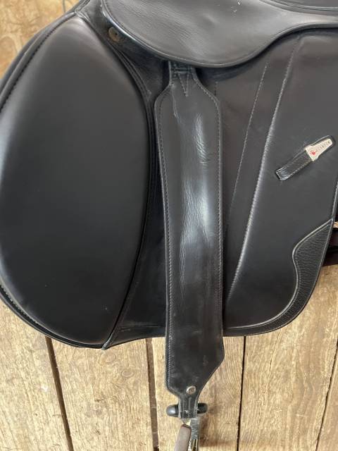 Selle &eacute;quipe taille 18 mod&egrave;le EK go carbone