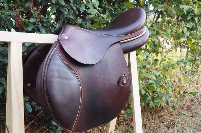 Selle 17,5 pouces mixte marron, qualit&eacute; excellente
