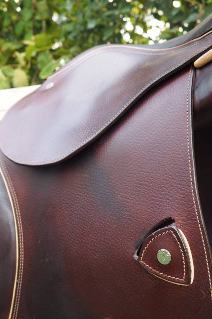 Selle 17,5 pouces mixte marron, qualit&eacute; excellente