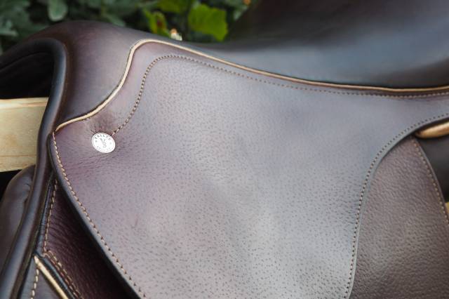 Selle 17,5 pouces mixte marron, qualit&eacute; excellente