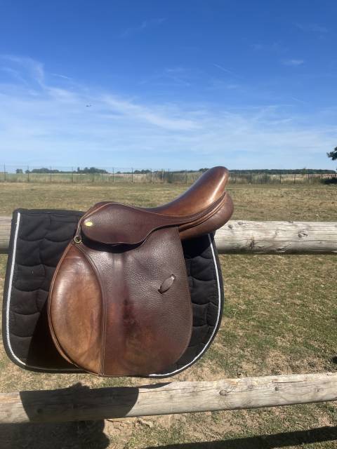 Selle equinoxe taille 17,5