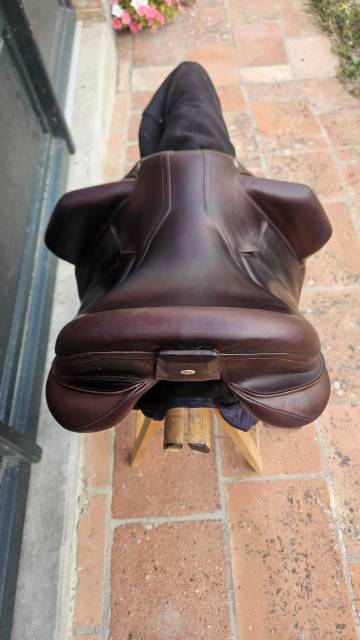 Magnifique selle de dressage Flex On 17,5 pouces Havan 