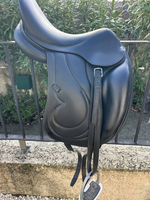 Selle de dressage Antares 17 pouces 