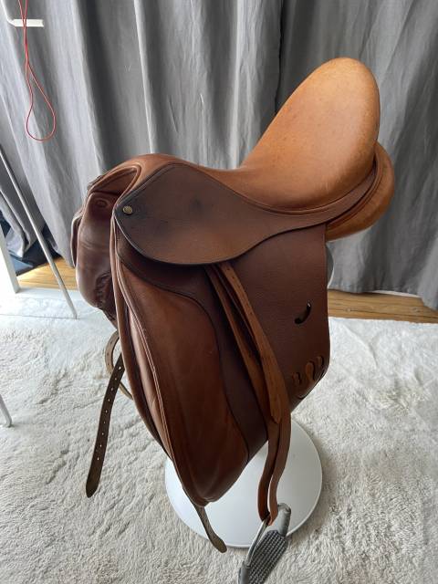 Selle de dressage Bruno Delgrange 18