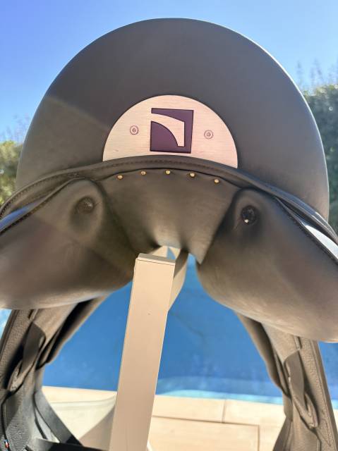 SELLE DE DRESSAGE CHILD&Eacute;RIC 2C DPL 17,5&rdquo; &ndash; 2025