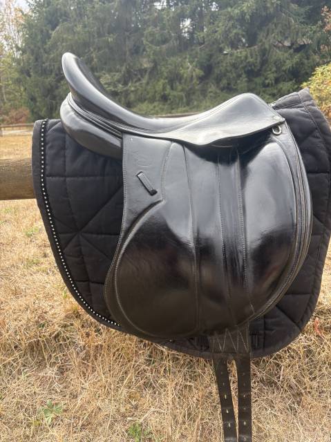 Selle de dressage Devoucoux 