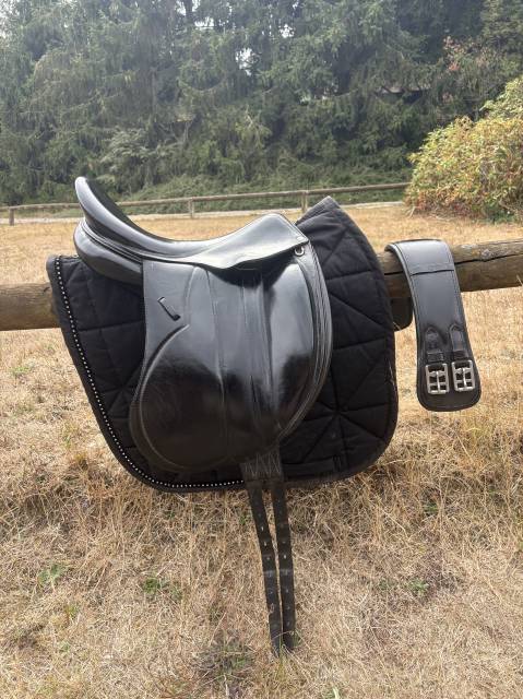 Selle de dressage devoucoux 