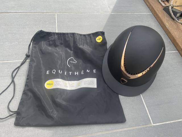Bombe Equitheme syst&egrave;me Mips, taille S 