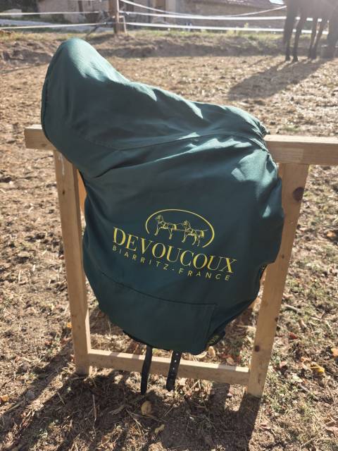Selle de dressage Devoucoux Makila S 17.5" (2016)