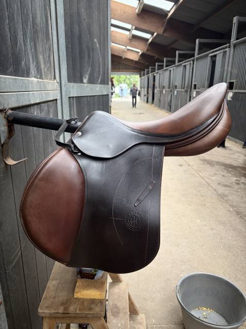 Selle arion taille 17