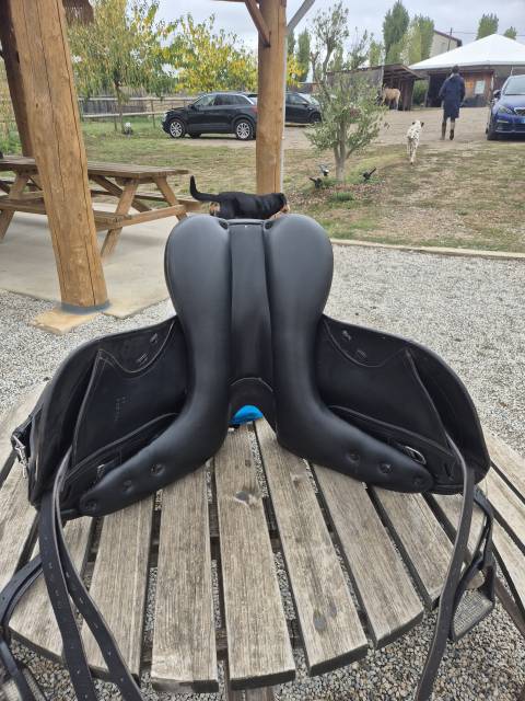 Selle dressage ikonic 17&rsquo;