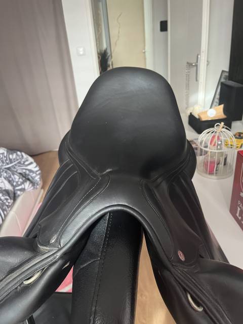 selle de dressage antares mod&egrave;le cadence 