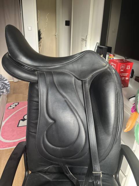 Selle de dressage antares modèle cadence