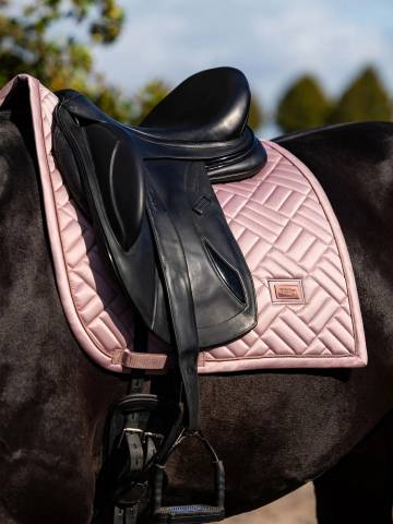 Tapis de selle Modern Midsummer Blush DRESSAGE - Equestrian Stockholm