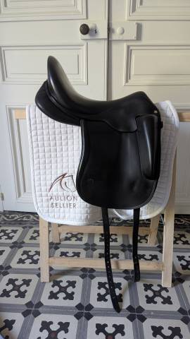 Selle de dressage aulion 17.5 p en parfait état