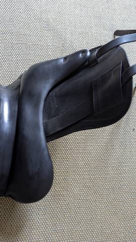 Selle de dressage Aulion 17.5 p en parfait &eacute;tat