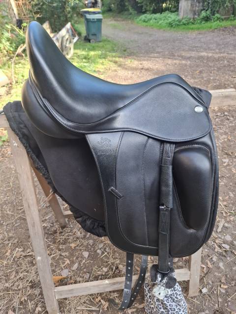 Selle Fairfax deluxe low wither monoflap dressage 17.5"