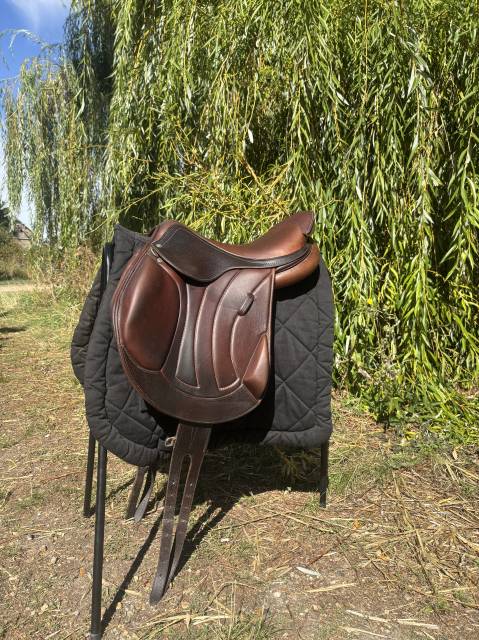 ? Selle Antares &ndash; cuir marron &ndash; 2022 &ndash; tr&egrave;s bon &eacute;tat