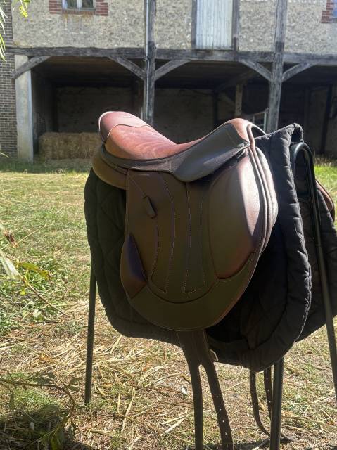 ? Selle Antares &ndash; cuir marron &ndash; 2022 &ndash; tr&egrave;s bon &eacute;tat